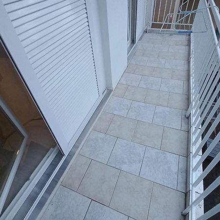 Central 3 Modern Apartment With Free Parking 세레스 외부 사진