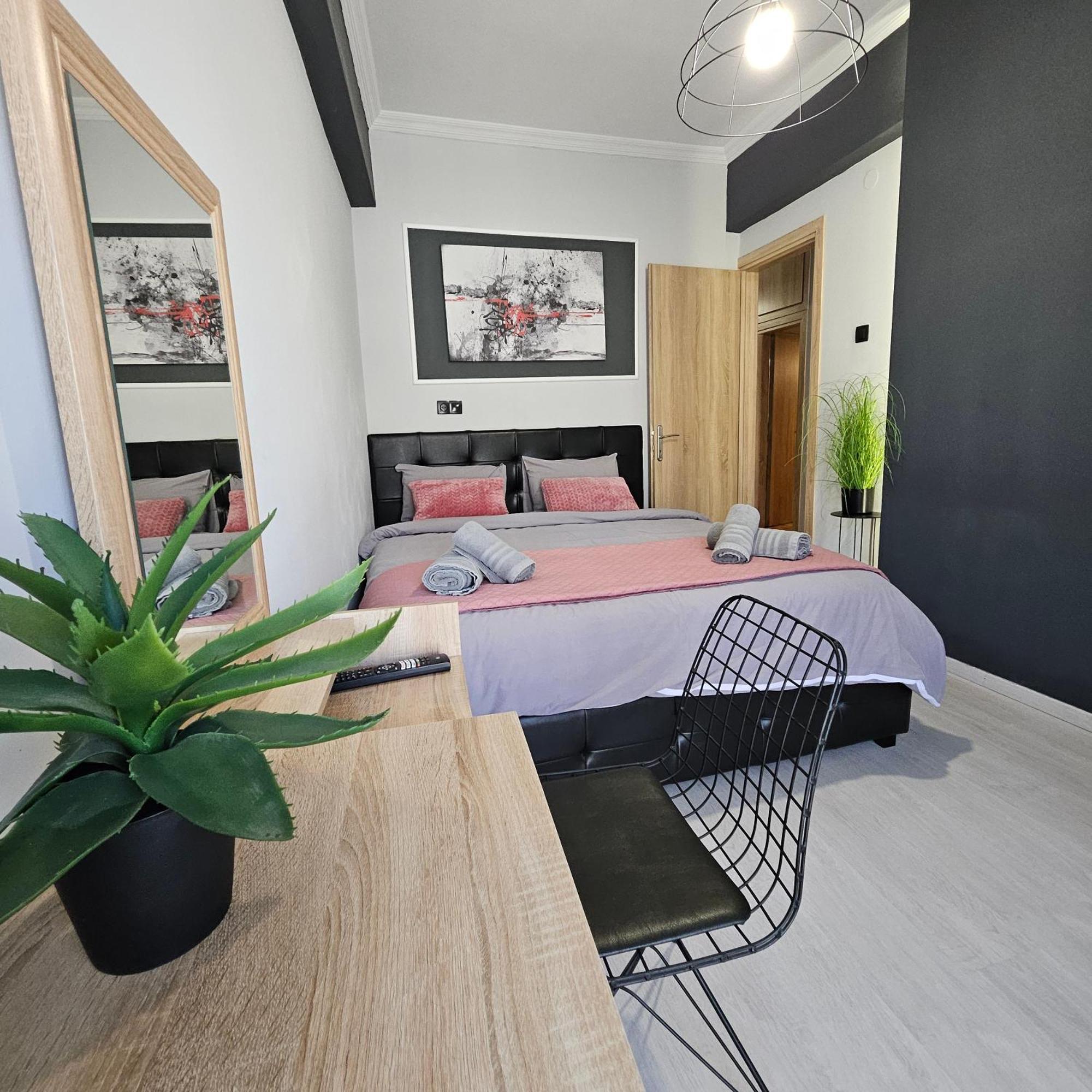 Central 3 Modern Apartment With Free Parking 세레스 외부 사진