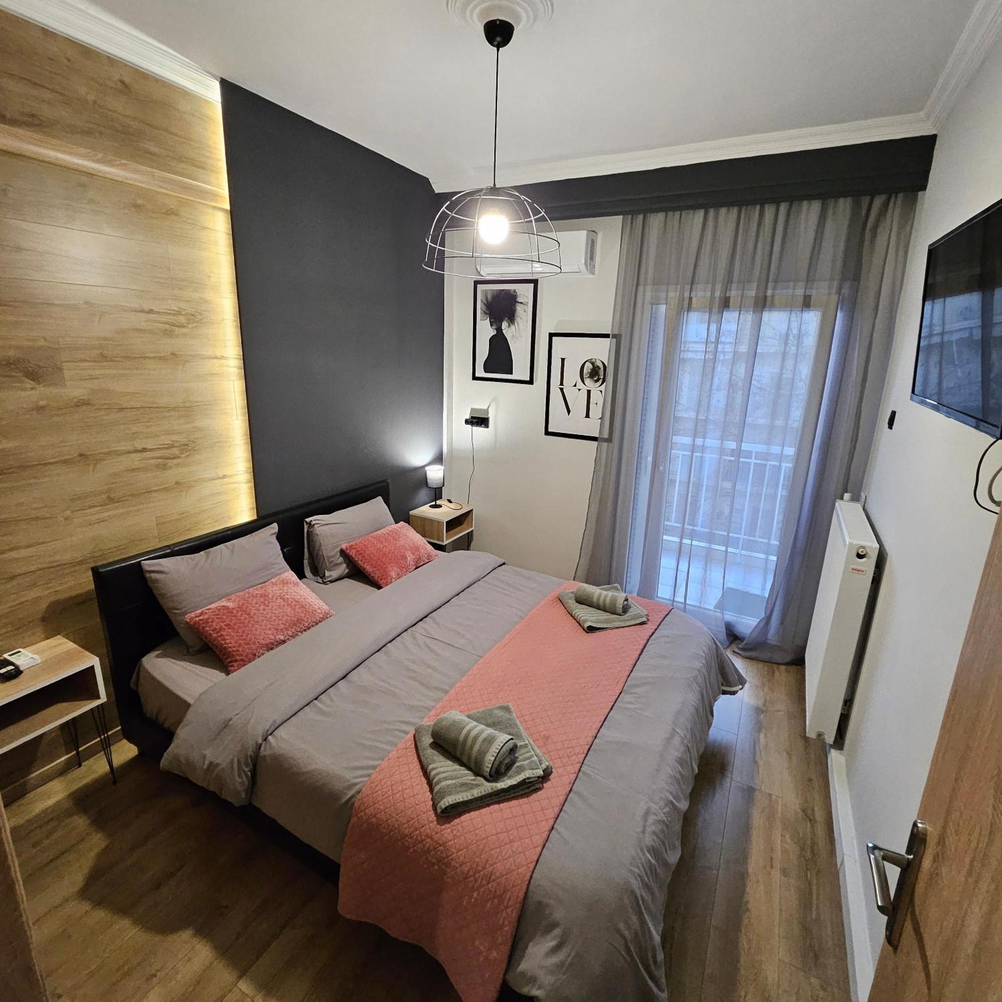 Central 3 Modern Apartment With Free Parking 세레스 외부 사진