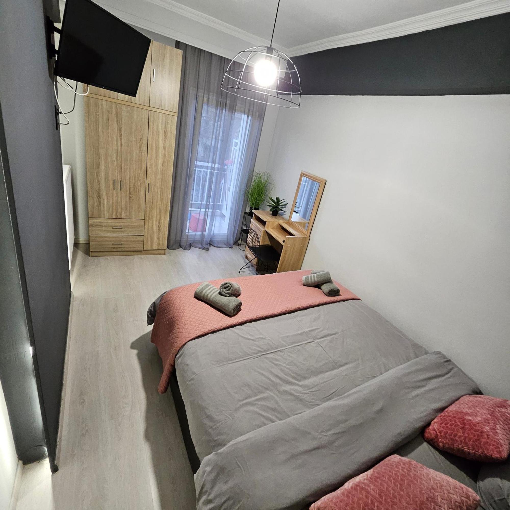 Central 3 Modern Apartment With Free Parking 세레스 외부 사진