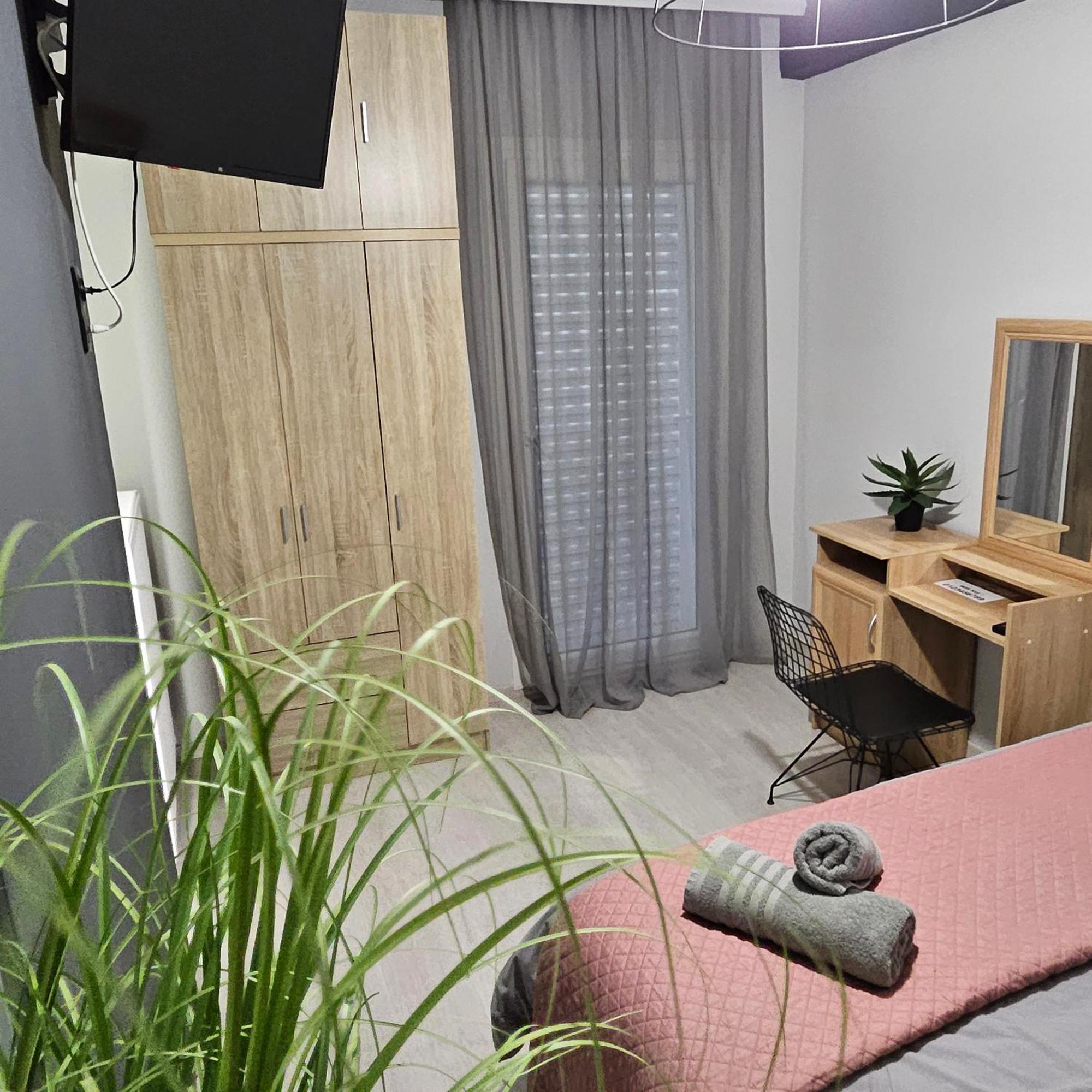 Central 3 Modern Apartment With Free Parking 세레스 외부 사진