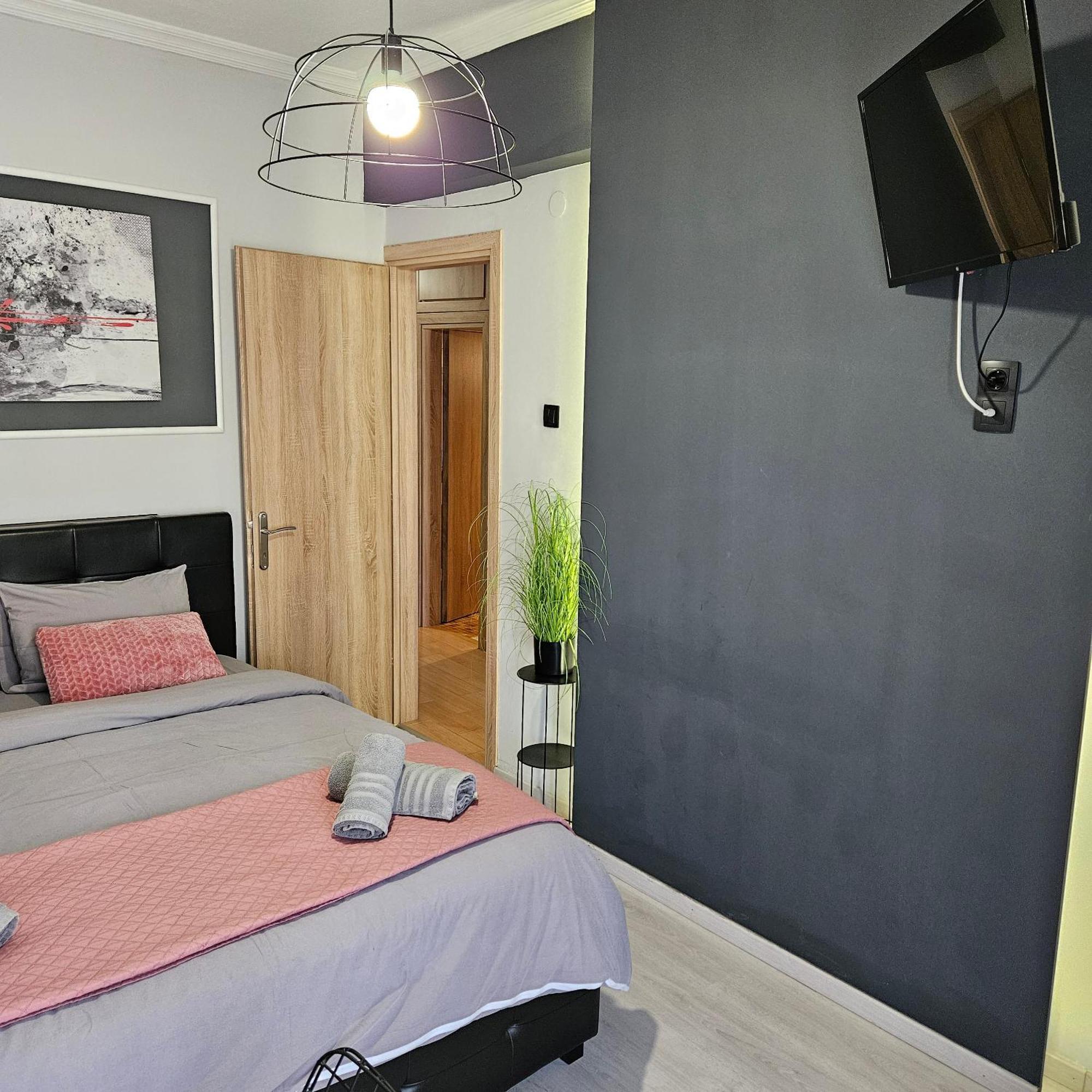 Central 3 Modern Apartment With Free Parking 세레스 외부 사진