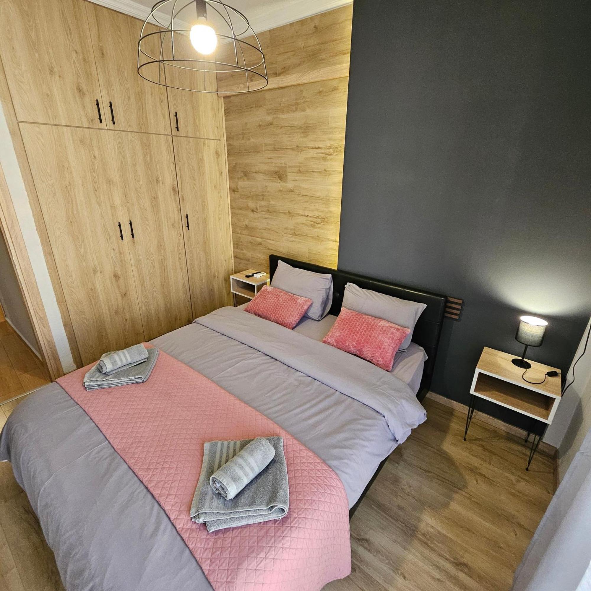Central 3 Modern Apartment With Free Parking 세레스 외부 사진
