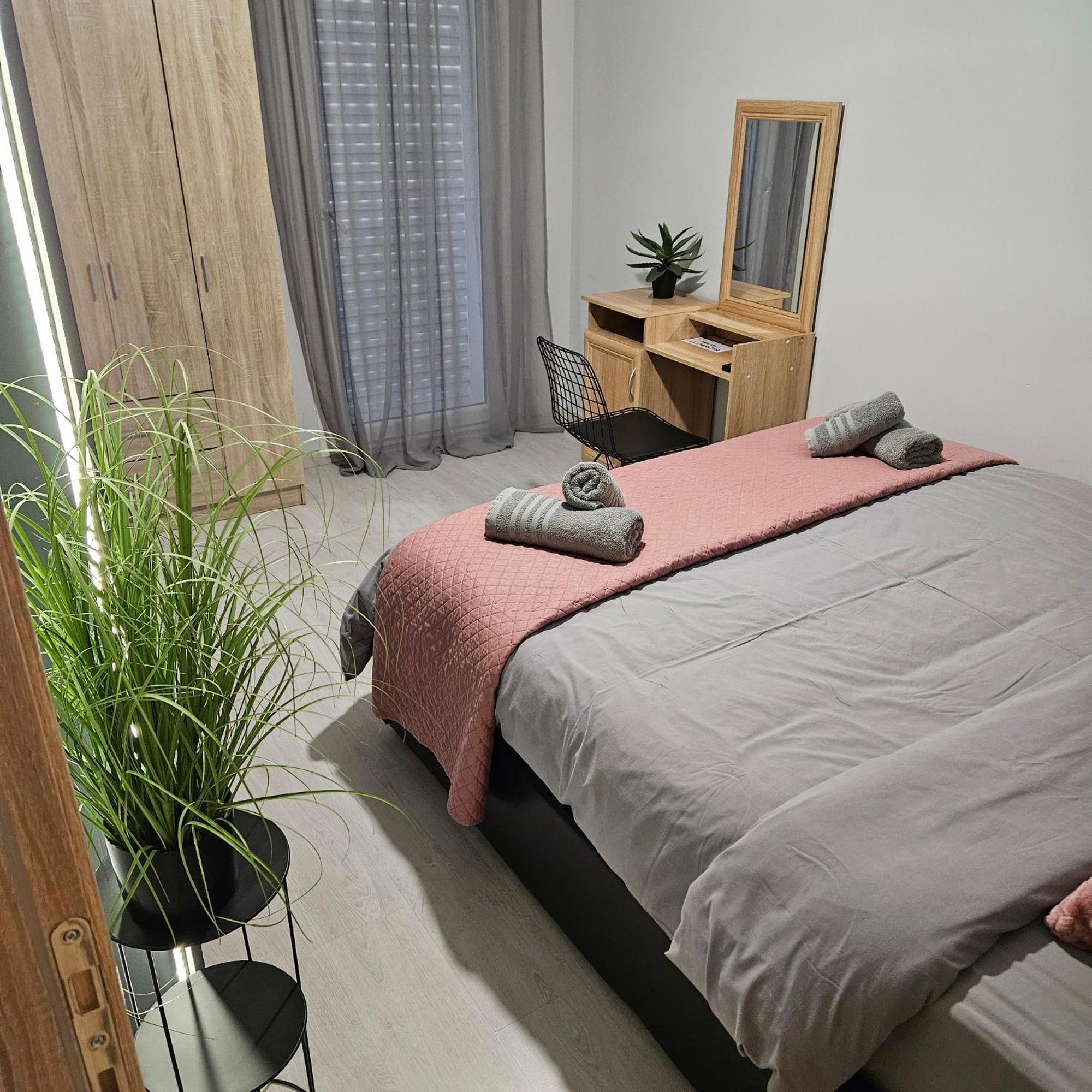 Central 3 Modern Apartment With Free Parking 세레스 외부 사진