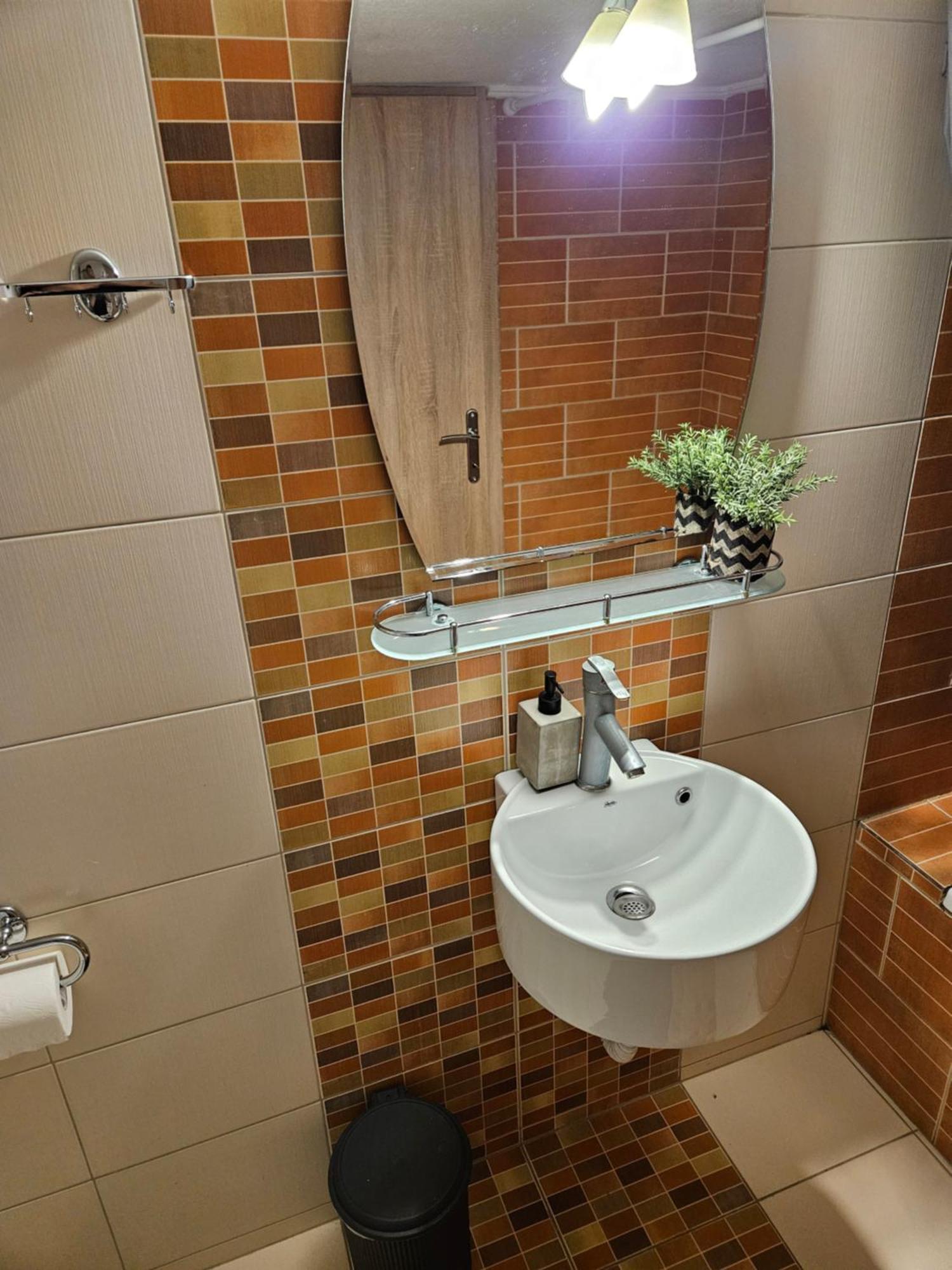 Central 3 Modern Apartment With Free Parking 세레스 외부 사진