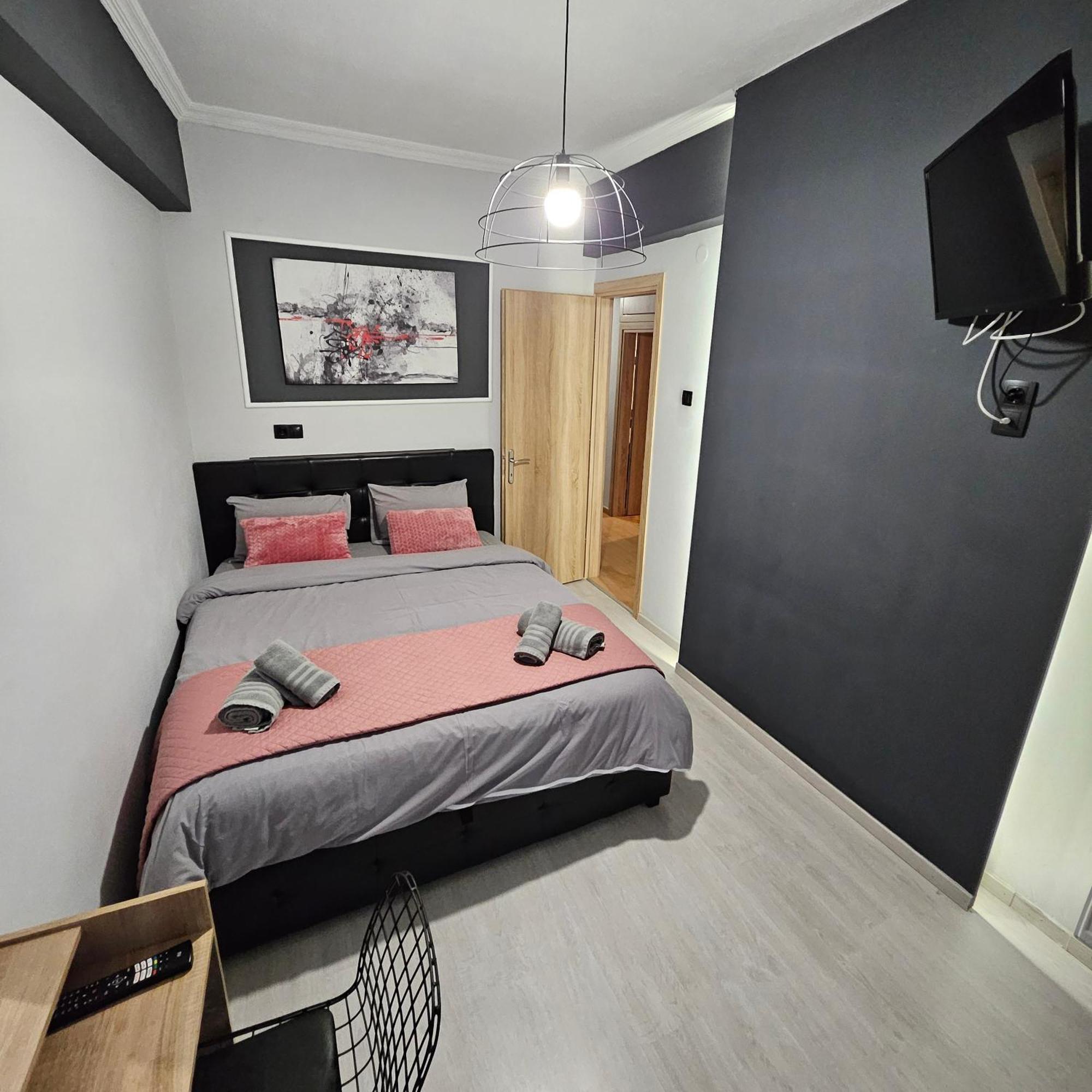 Central 3 Modern Apartment With Free Parking 세레스 외부 사진