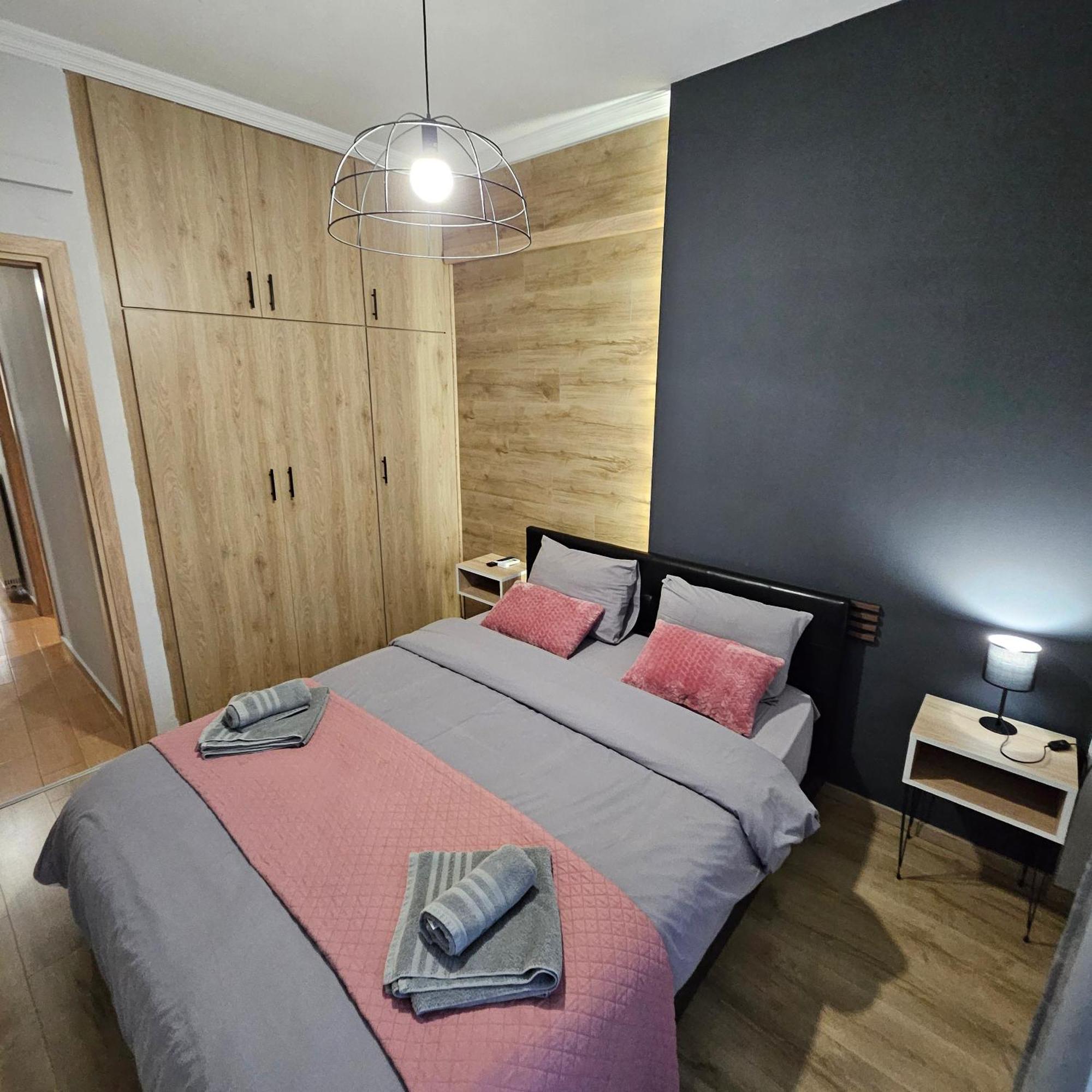Central 3 Modern Apartment With Free Parking 세레스 외부 사진