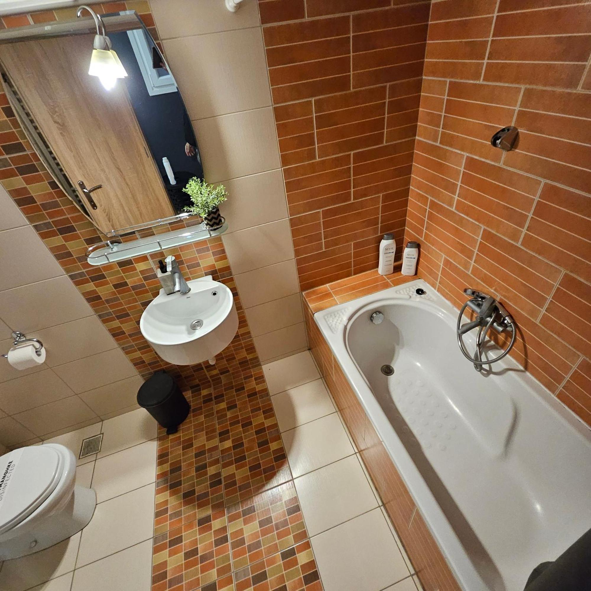 Central 3 Modern Apartment With Free Parking 세레스 외부 사진